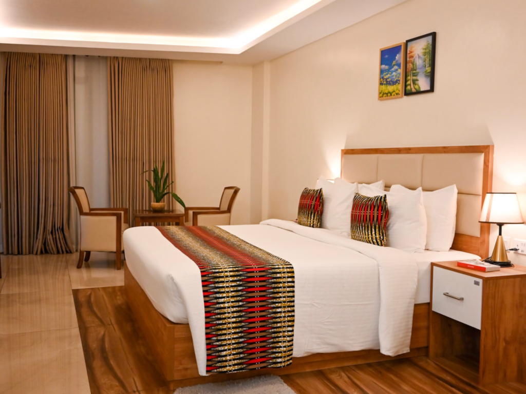 Standard Room at The Hut Hotel featuring a queen bed, warm lighting, and a calm modern interior