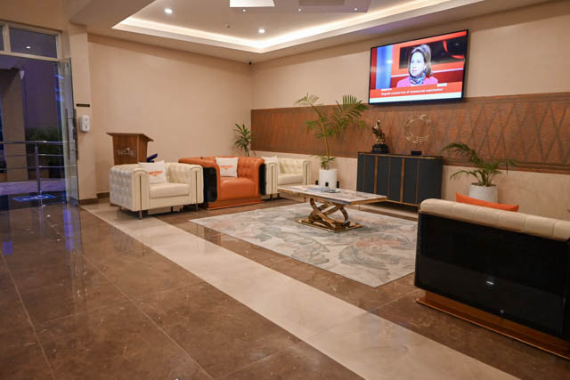 tHE hUT lOBBY